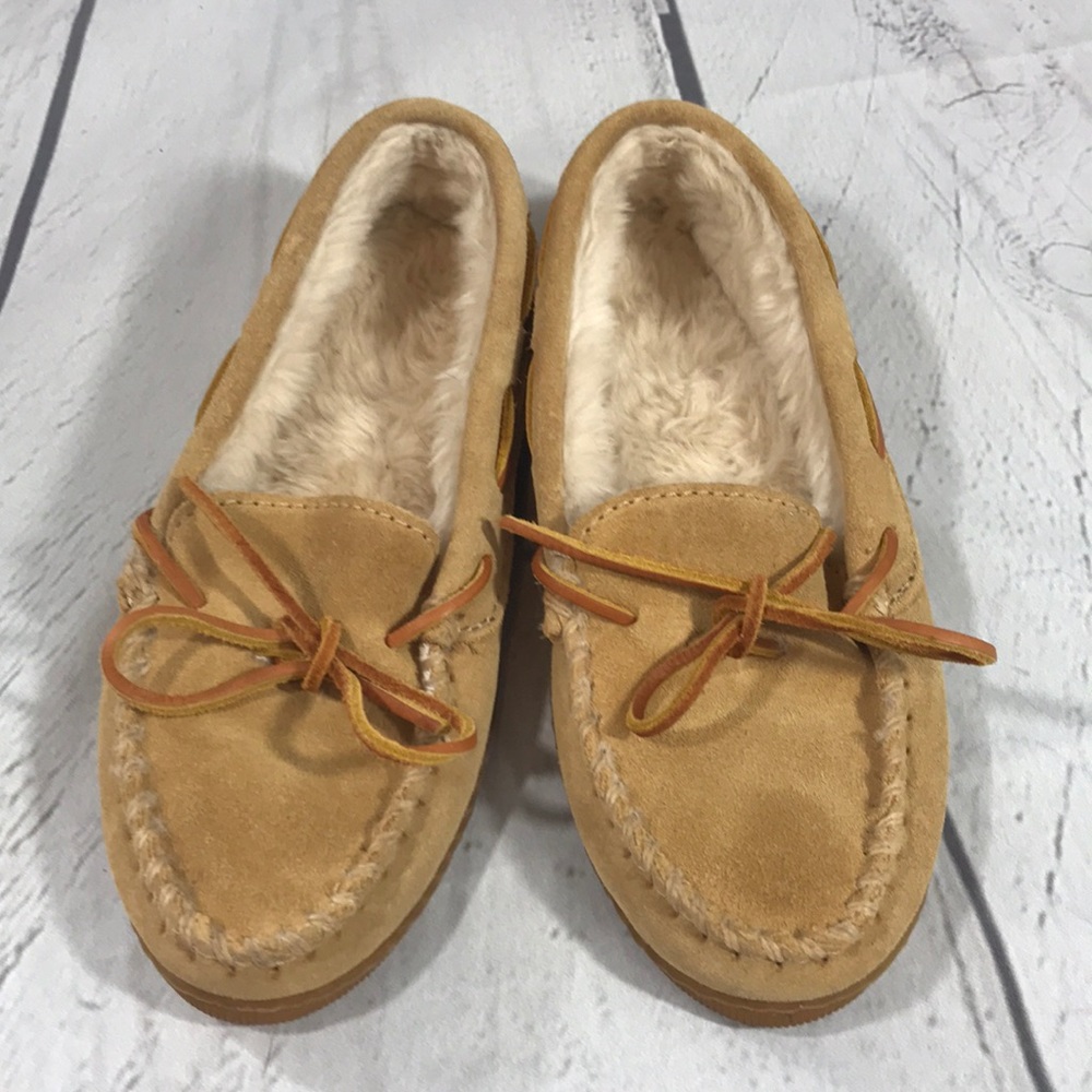 Minnetonka Moccasin size 6